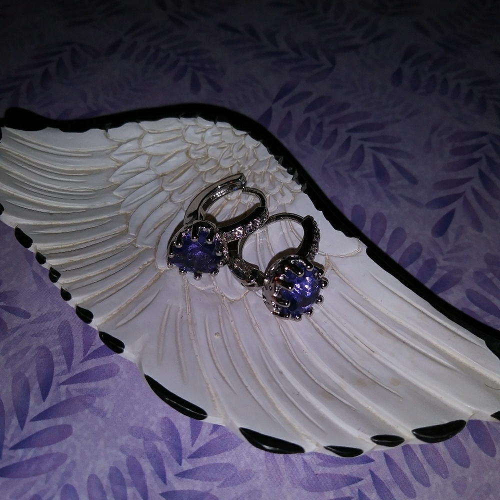 Amythist leverback earrings